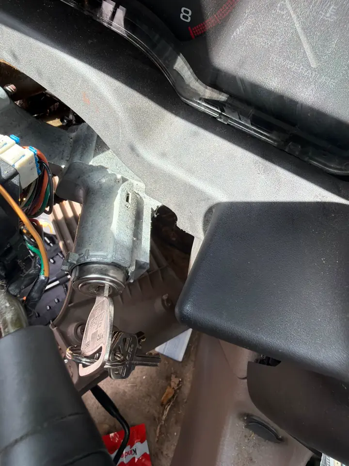 Ignition cylinder installed with key — Kwikey Locksmith emergency work