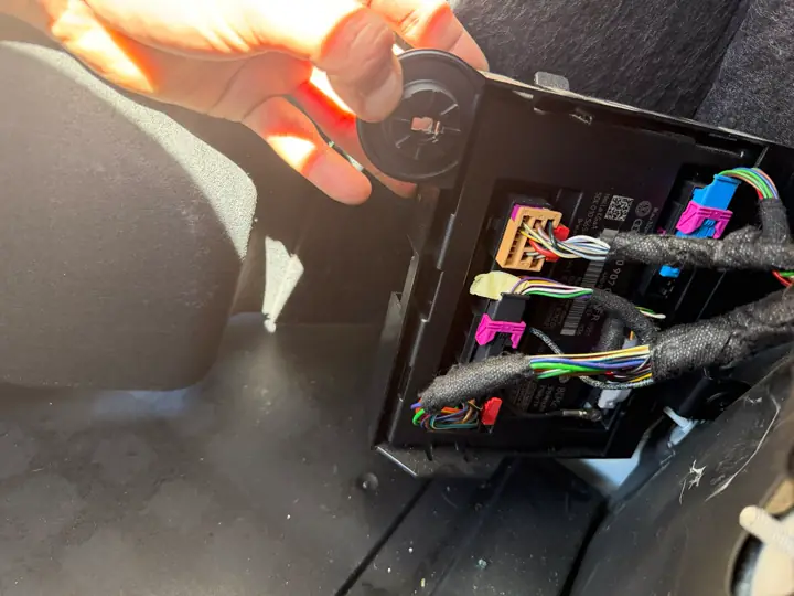 Body control module removed from car — Kwikey Locksmith work in Delaware