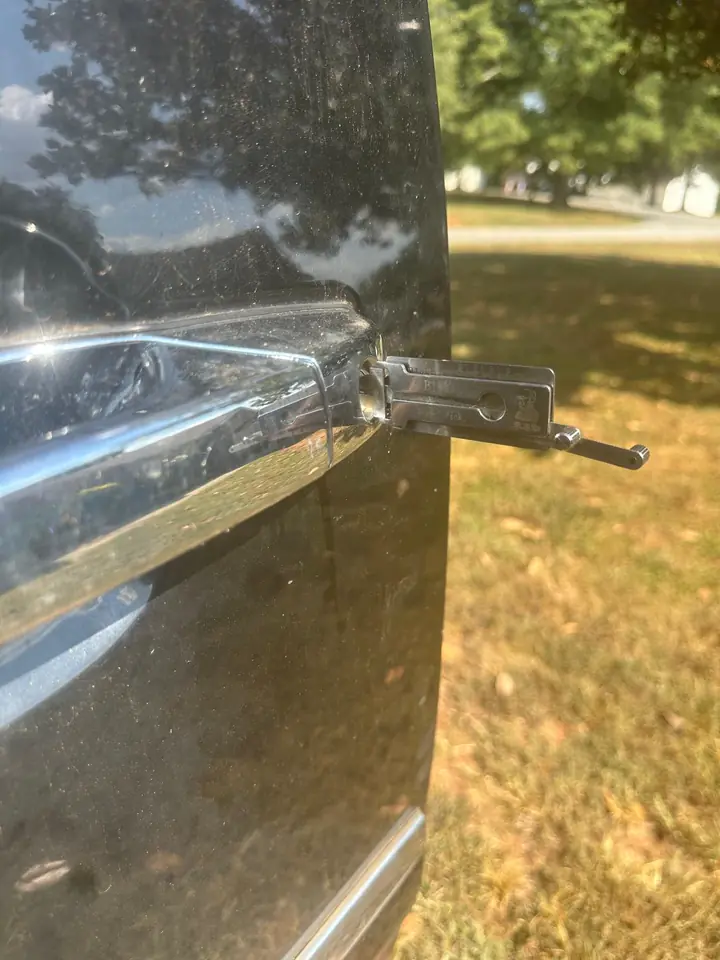 Car door lockout with lishi pick — Kwikey Locksmith work in Delaware